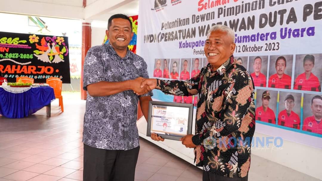 Kades Martelu Kecamatan Laubaleng Dinobatkan Sebagai Kepala Desa Terbaik Pada HUT PWDPI Ke-1