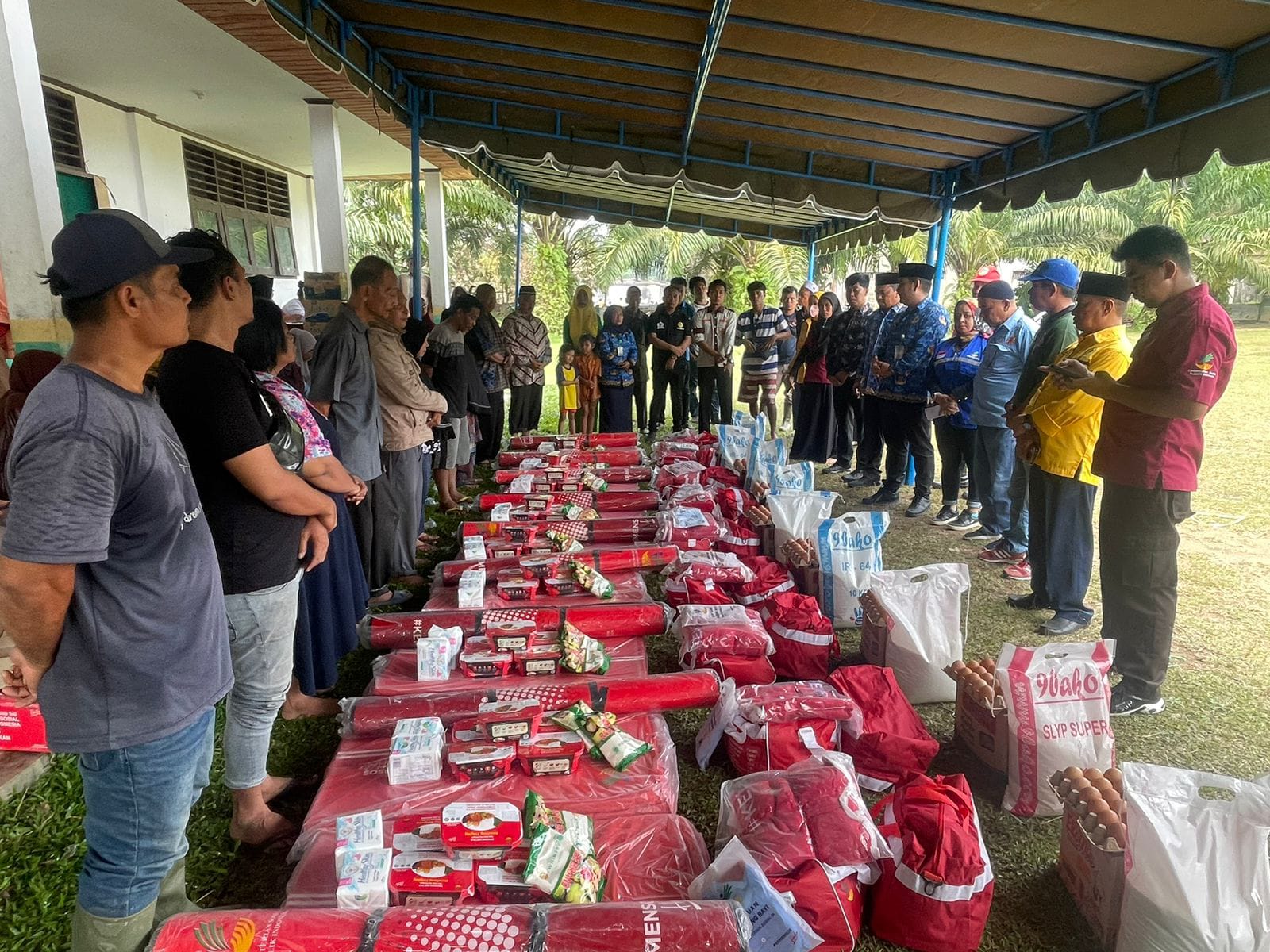 Warga Pekan Besitang Korban Kebakaran Menerima Bansos