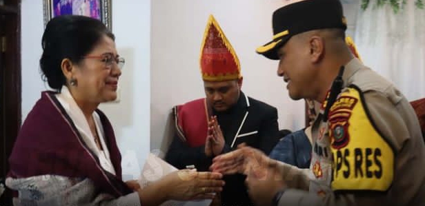 Kapolres Siantar Melayat Ke Rumah Kasi Dokkes