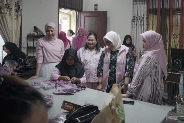 Women Support Women, Srikandi PLN UID Sumut Kunjungi Peserta Pelatihan Kursus Menjahit