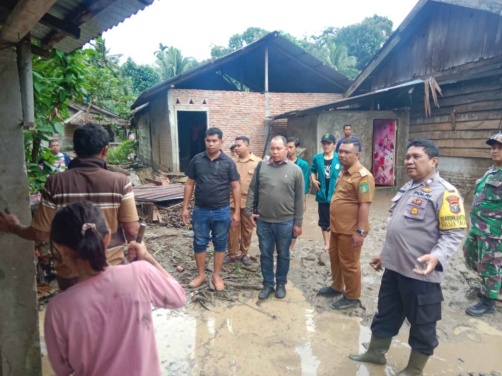 Belasan Rumah Di Kecamatan Salapian Langkat Diterjang Banjir Bandang  