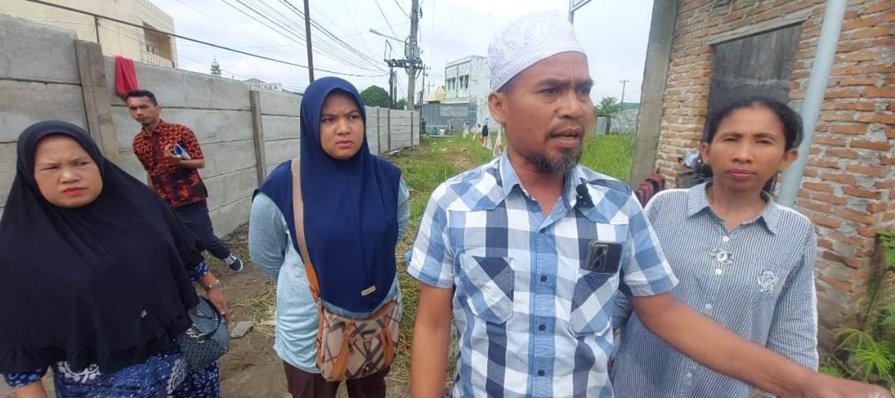 Warga Protes Pemasangan Plang di Atas Tanah Sengketa, Akan Melapor Ke Mabes Polri