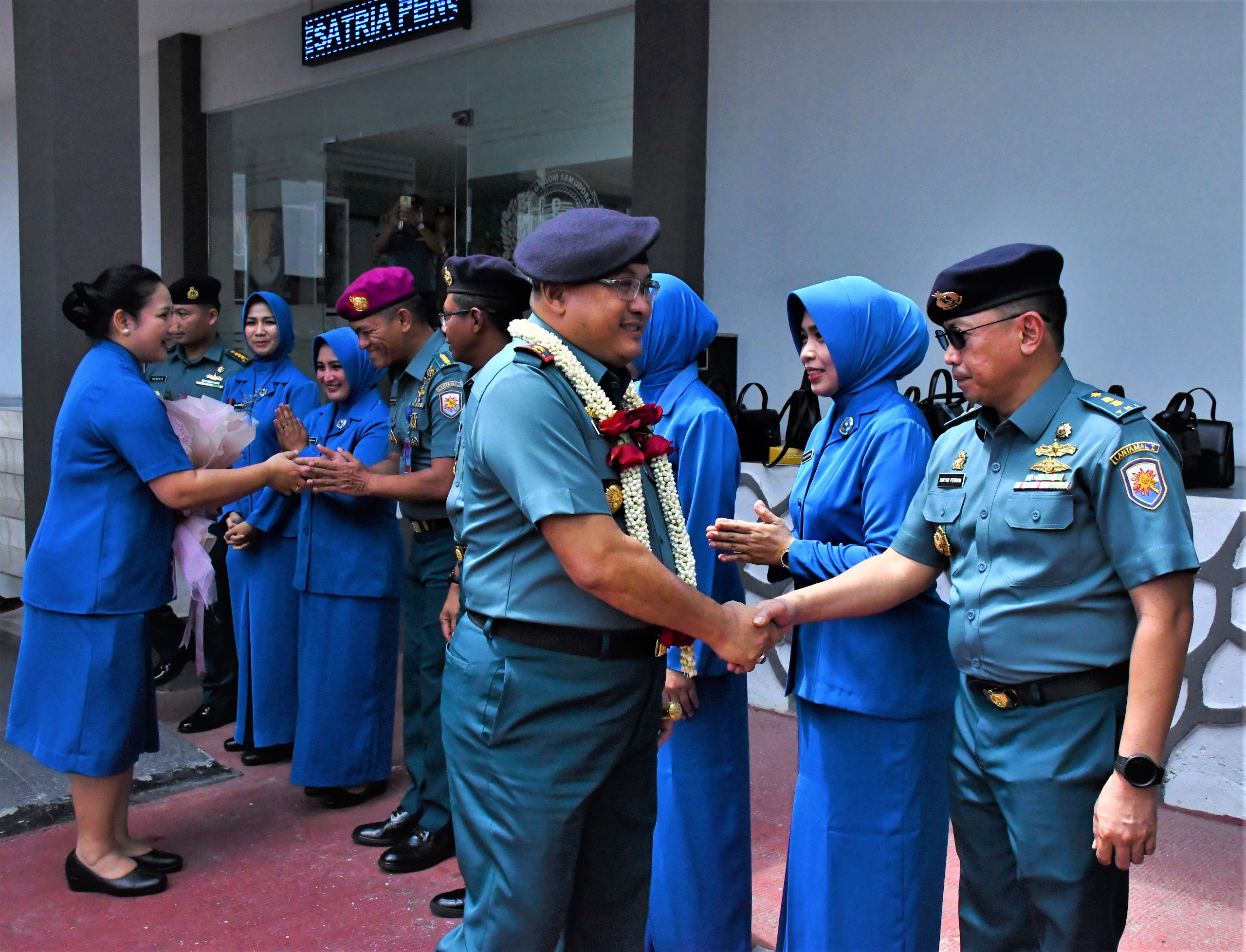 Rangkaian Kegiatan Tradisi Pelepasan Danlantamal I Serta Ketua Jalasenastri Korcab I DJA I