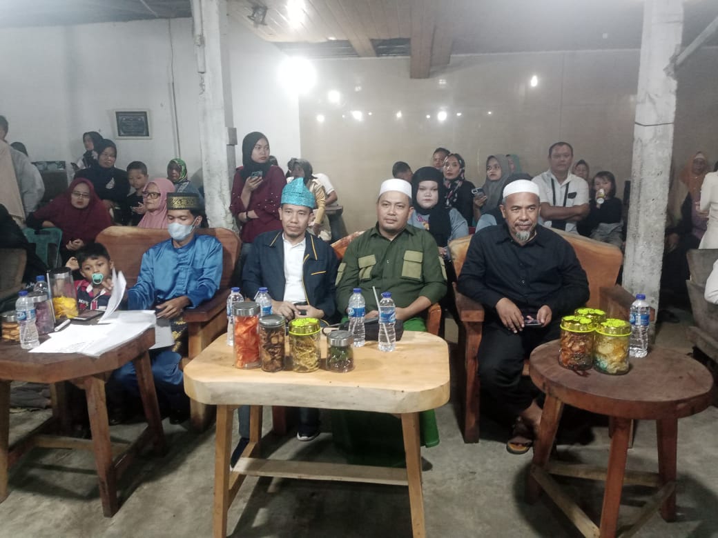 Keripik Cinta Mas Hendro Bersama Media & MD KAHMI Langkat Lakukan Konser Amal