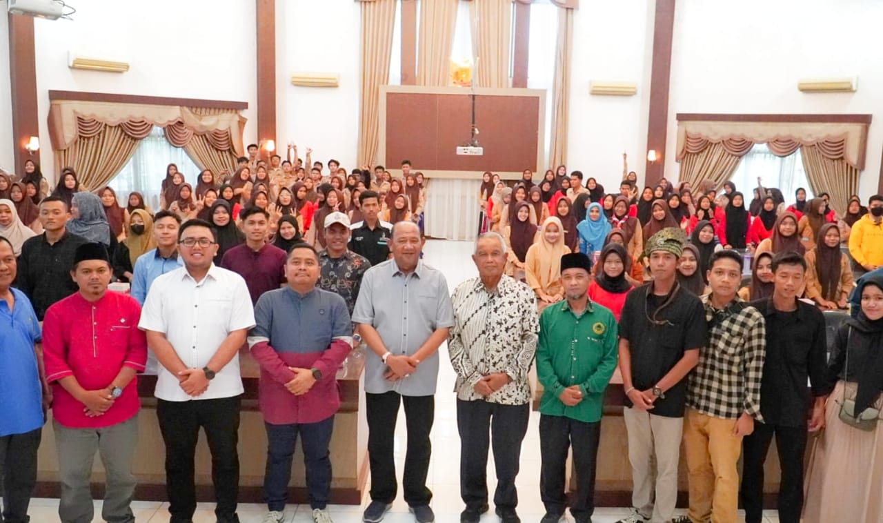 Syah Afandin Hadiri Seminar Pendidikan