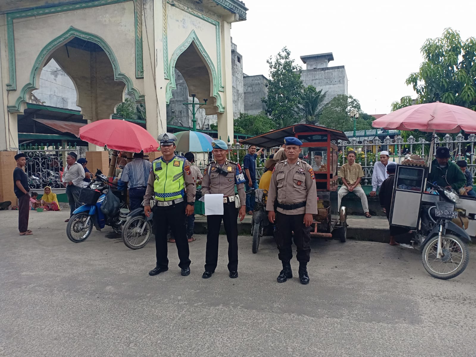 Ciptakan Kenyamanan, Polres Tanjung Balai Pengamanan Ibadah Sholat Jumat