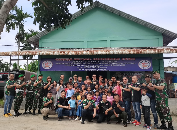 Yon Zipur 1/DD Bersama Bankom Dhira Dharma Menggelar Baksos di Panti Asuhan