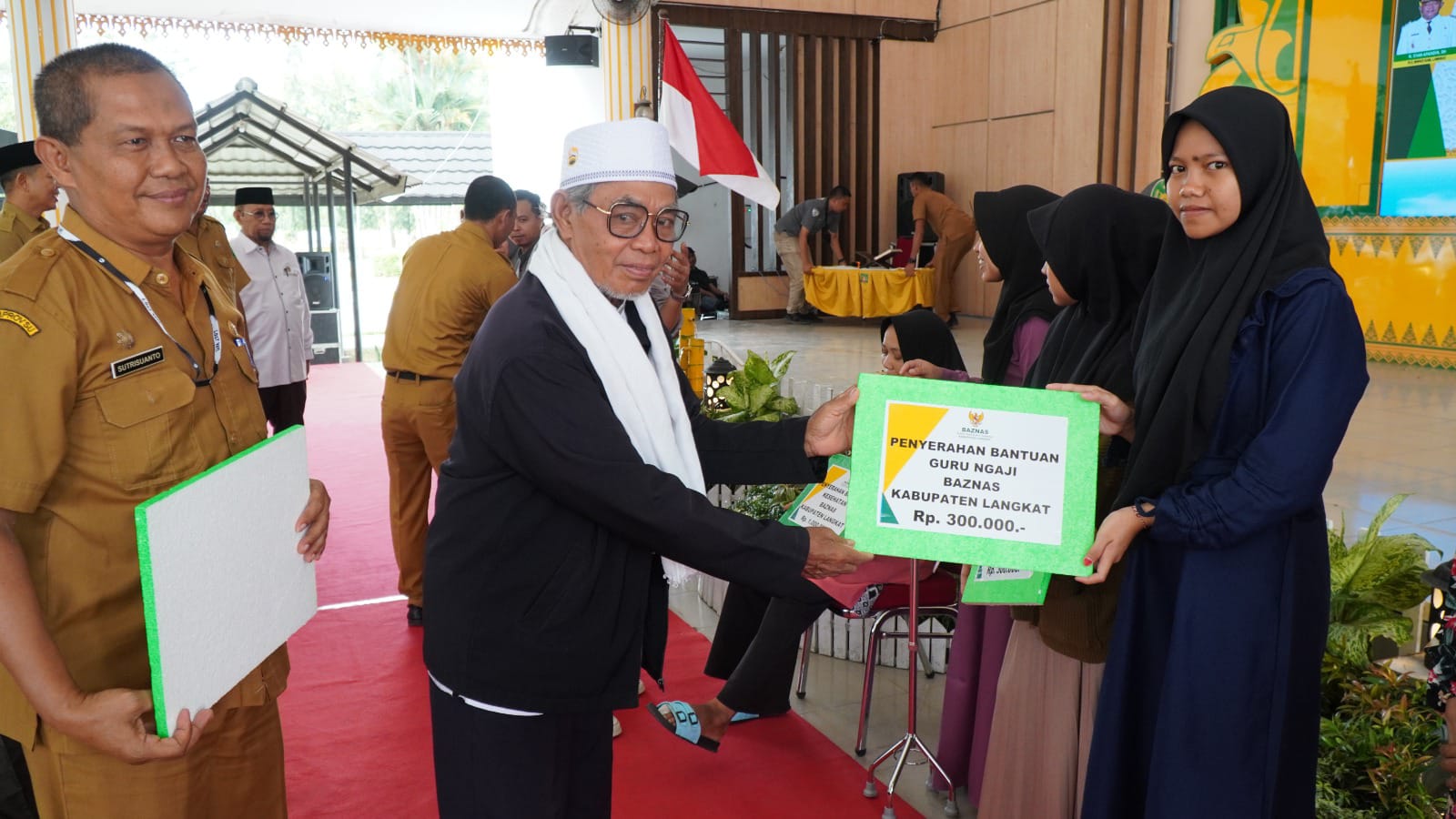 Ikut Pendistribusian Triwulan 1 Baznas Langkat, Syah Afandin Zakatkan Rp 50 Juta