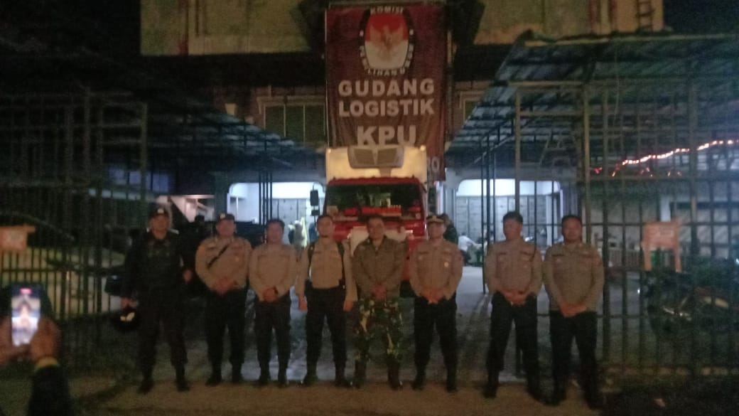 Polsek Tigapanah Kawal Logistik Surat Suara Kecamatan Tigapanah Dan Merek Ke Gudang KPUD Karo