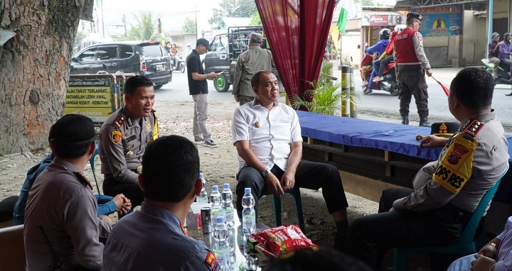 Pastikan Arus Balik Mudik Berjalan Lancar, Pj Bupati Bersama Kapolres Langkat Tinjau Pos Pelayanan