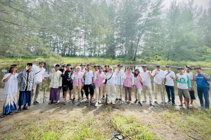 Bersama Komunitas Penggiat Lingkungan, PLN dan Srikandi PLN Gelar Aksi Tanam 100 Bibit Mangrove di Muara Opu Tapsel