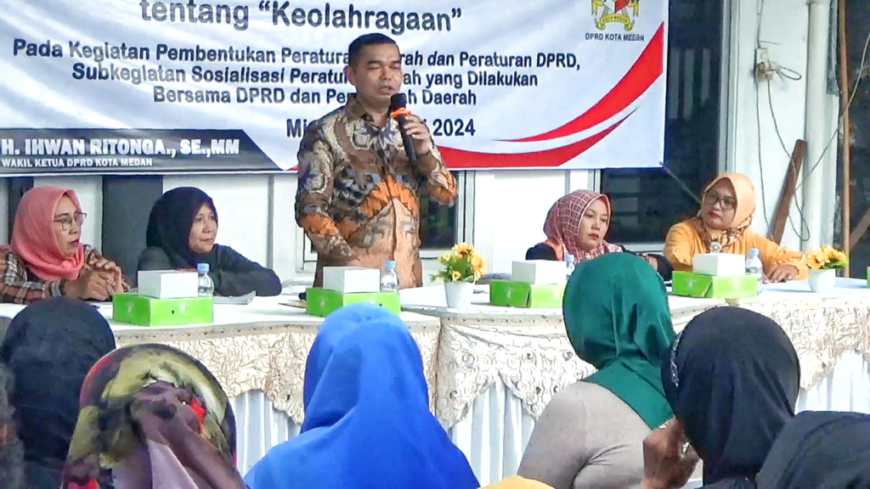 Wakil Ketua DPRD Medan Ihwan Ritonga sosialisasi Perda Keolahragaan di Jl Raya Menteng, Kelurahan Binjai, Kecamatan Medan Denai, Medan.