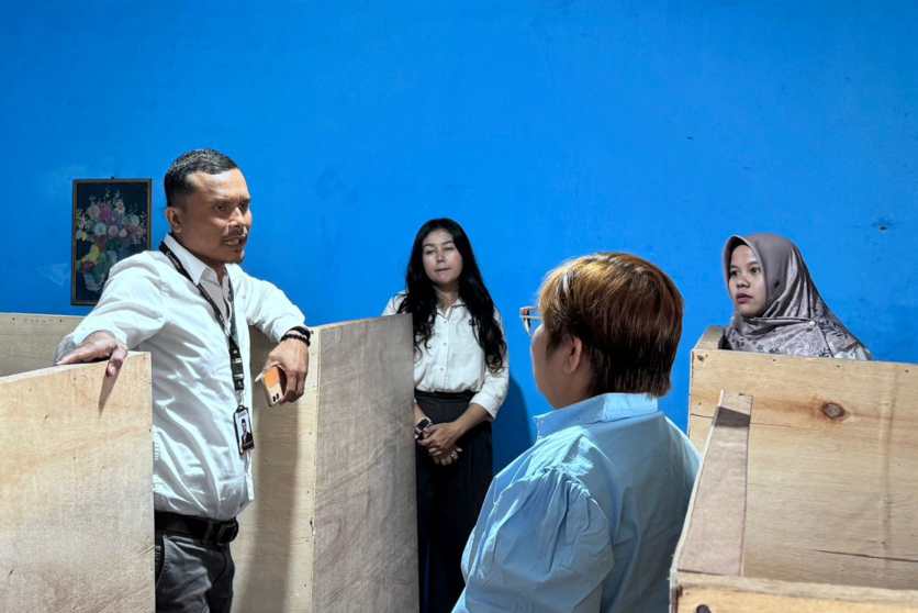 Kordiv Humas dan Datin Bawaslu Sumut, Saut Boangmanalu STh MM saat melakukan supervisi ke Dairi.