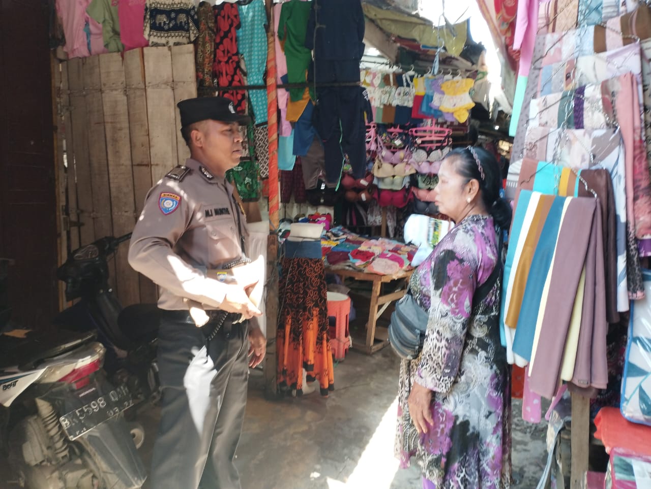 Sat Binmas Polres Tanjung Balai Ingatkan Masyarakat Agar Jaga Diri saat Beraktivitas di Luar Rumah