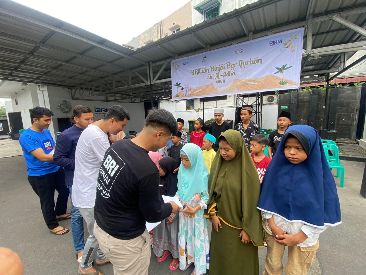 BRI BO Binjai Salurkan 3 Ekor Sapi Dan 2 Ekor Kambing Qurban Ke Pesantren Salman Alfarisi