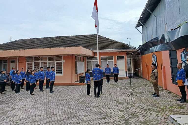 Badan Pengawas Pemilihan Umum (Bawaslu) Provinsi Sumatera Utara (Sumut) melaksanakan upacara memperingati Hari Kebangkitan Nasional (Harkitnas) ke-116, di halaman Kantor Bawaslu Sumut, Senin (20/5/2024).