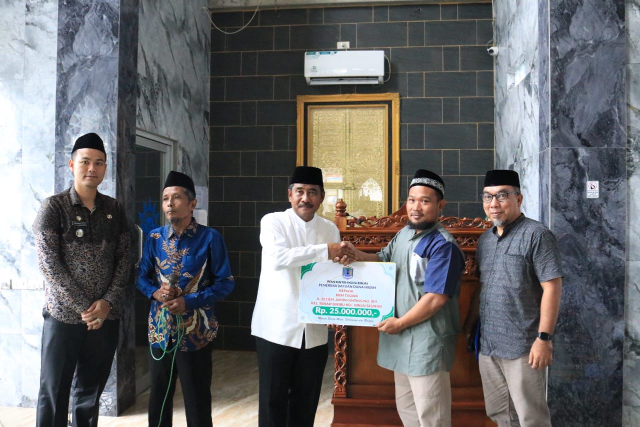 Wali Kota Binjai Serahkan Bantuan Dana Hibah Di Masjid Taqwa