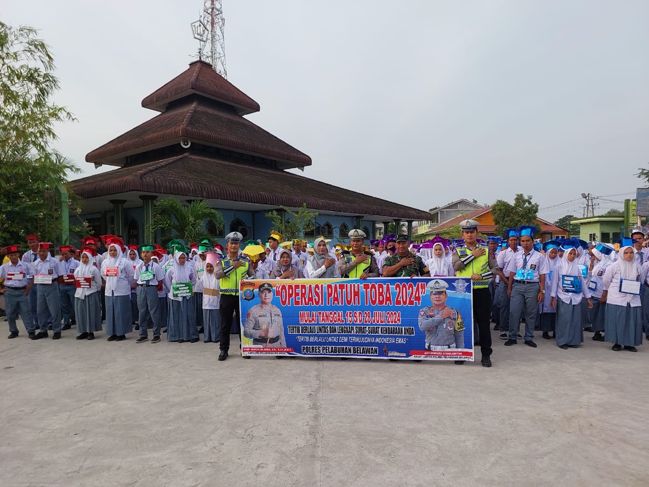 Sat Lantas Polres Pelabuhan Belawan Gelar Sosialisasi Operasi Patuh Toba 2024 di SMK Muhammadiyah 04 Belawan