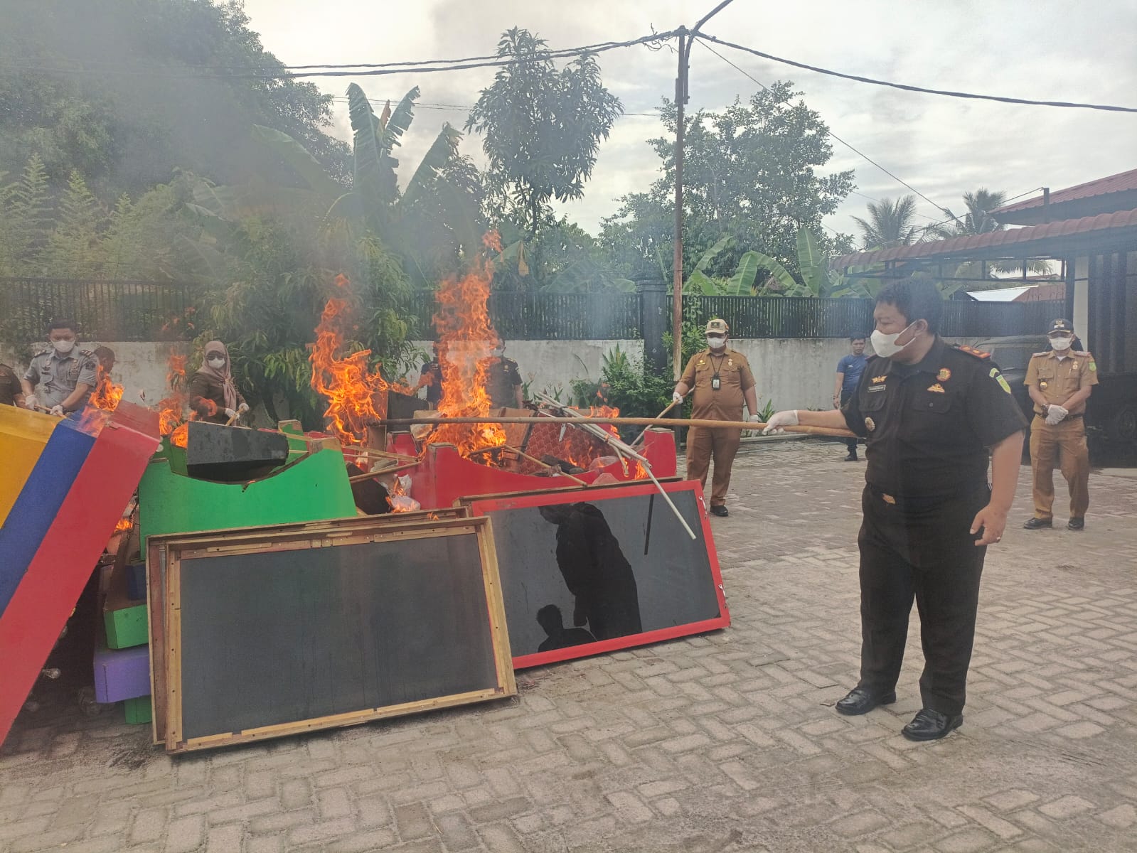 Cabjari Deli Labuhan Deli Musnahkan Berbagai Barang Bukti