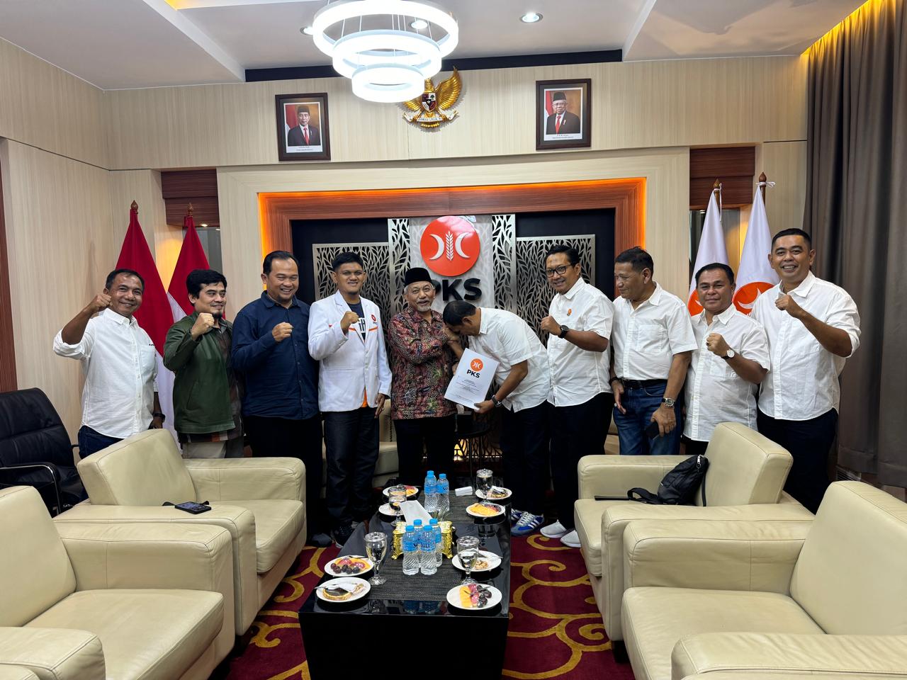 Partai PKS Serahkan SK Bacakada Binjai Pada Pasangan Zainuddin Purba dan Hendro Susanto