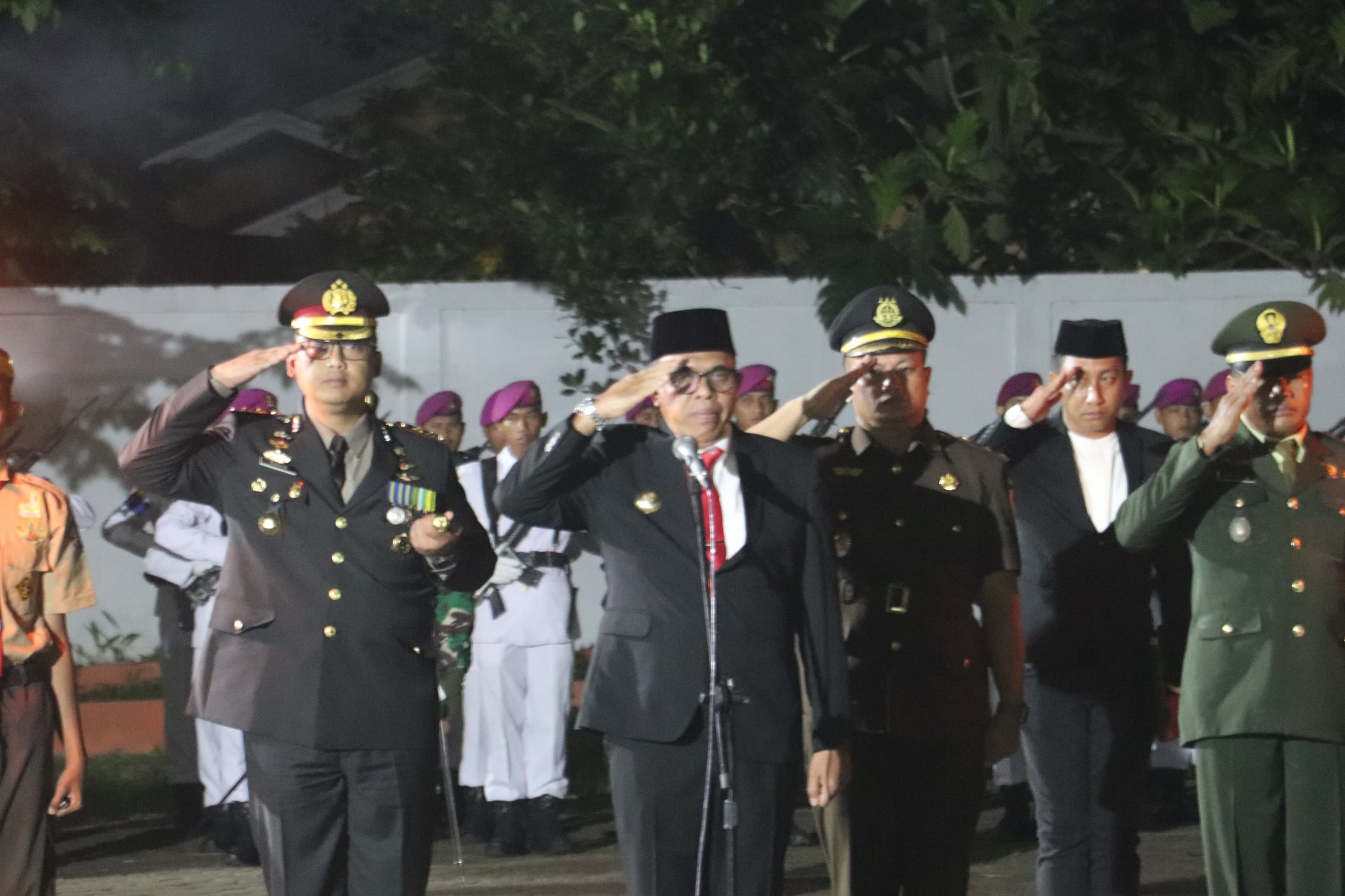 Pj. Bupati Langkat Bertindak Sebagi Pembina Apel Renungan Suci di TMP Brandan