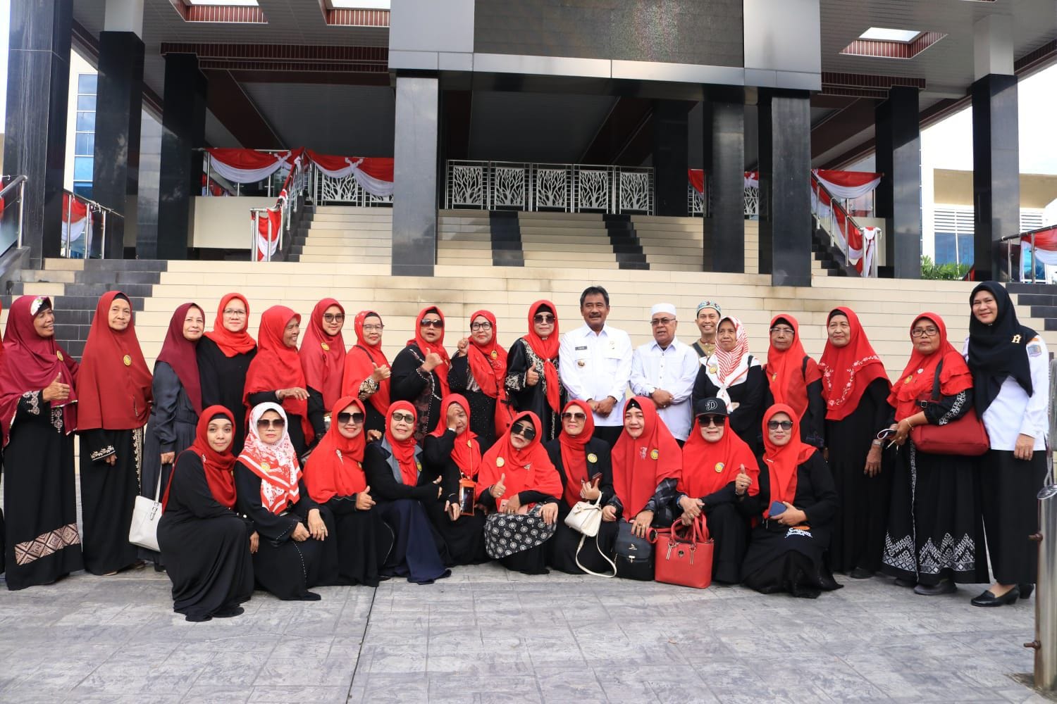 Wali Kota Binjai Melepas Rombongan Wisata Religi LPPLU Kota Binjai