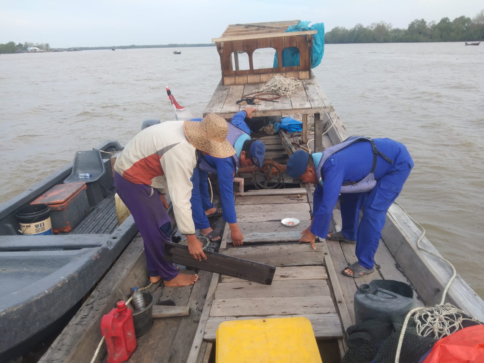 Sat Polairud Polres Tanjung Balai Cek dan Periksa Kapal Nelayan
