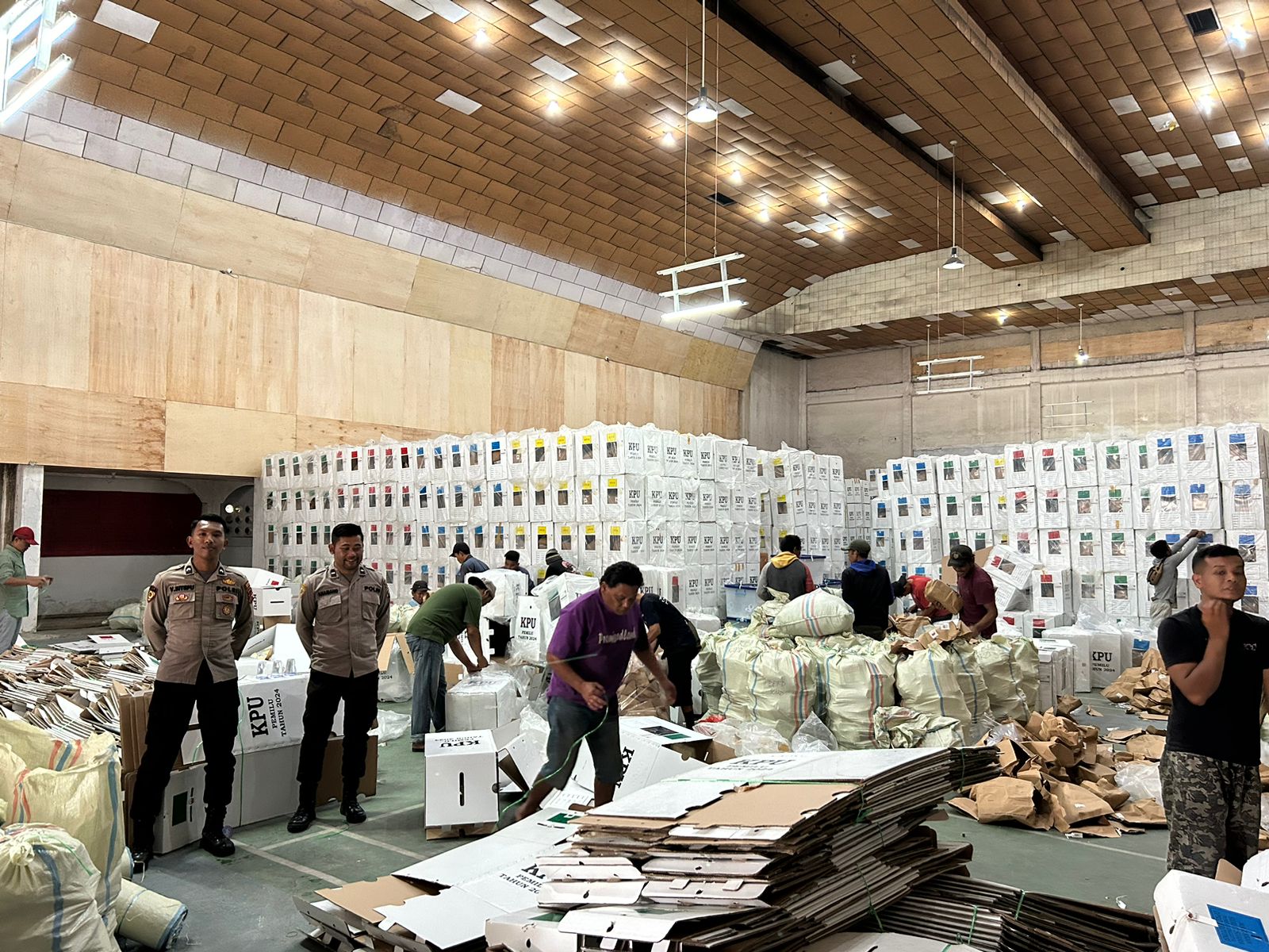 Polres Tanah Karo Perketat Pengawalan Logistik Pilkada 2024
