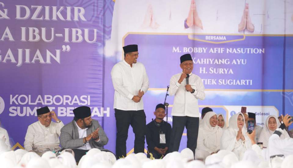 Ribuan Jamaah Sambut Antusias Bobby-Surya di Istana Maimun