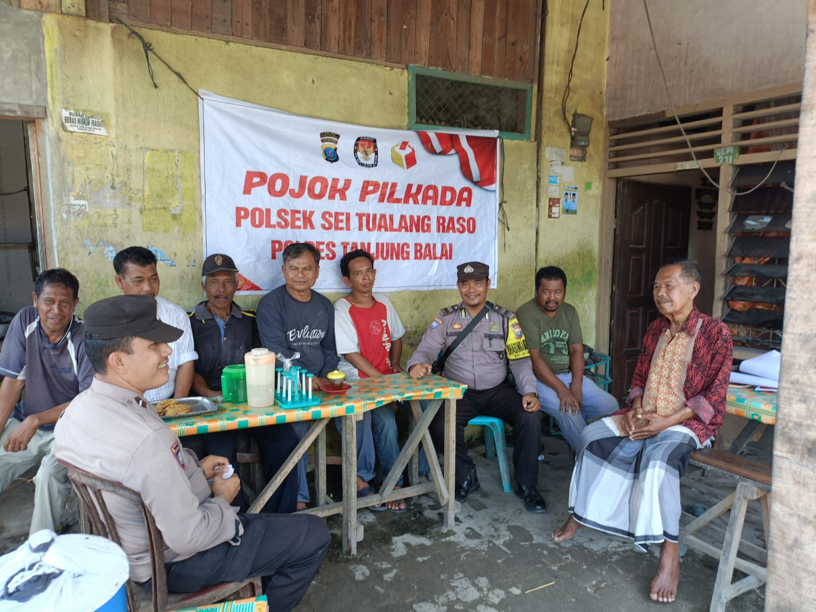 Polsek Sei Tualang Raso Polres Tanjung Balai Ajak Warga Ciptakan Situasi Kamtibmas Kondusif dalam Pertemuan di Pojok Pilkada
