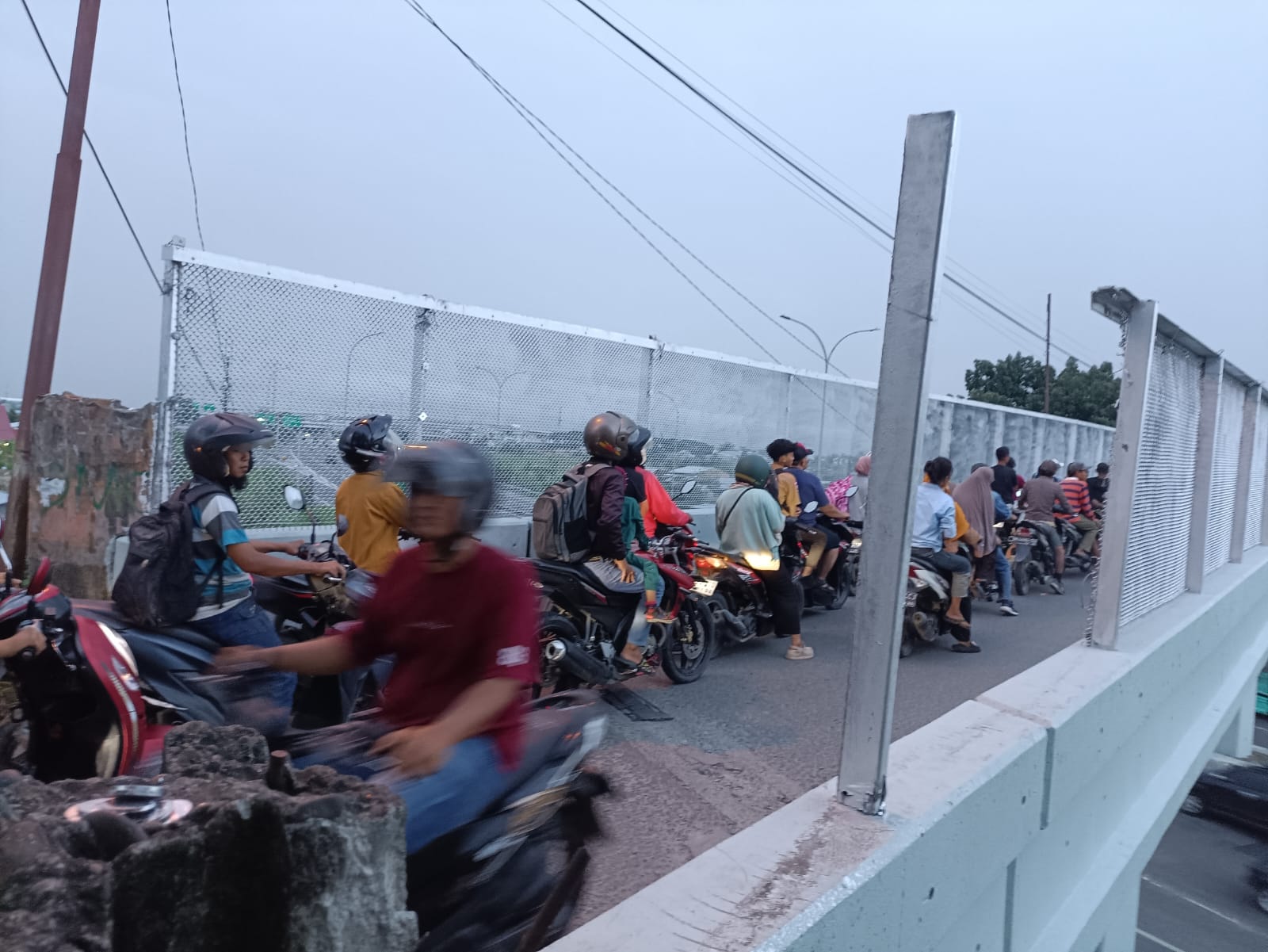 Pagar Pengaman Ply Over PT Jasa Marga Dipanen Maling