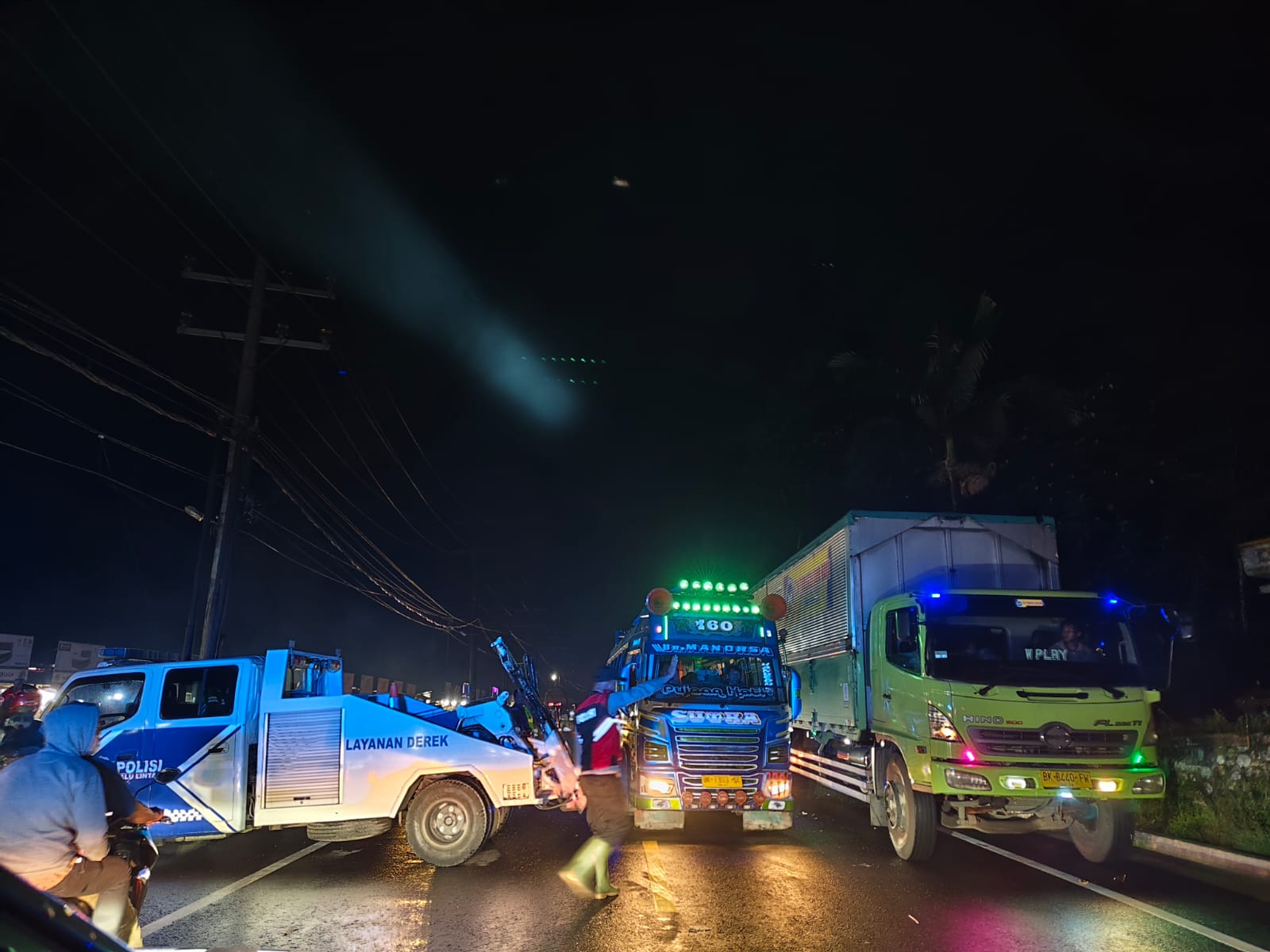 Polres Tanah Karo Tangani Longsor di Dua Lokasi