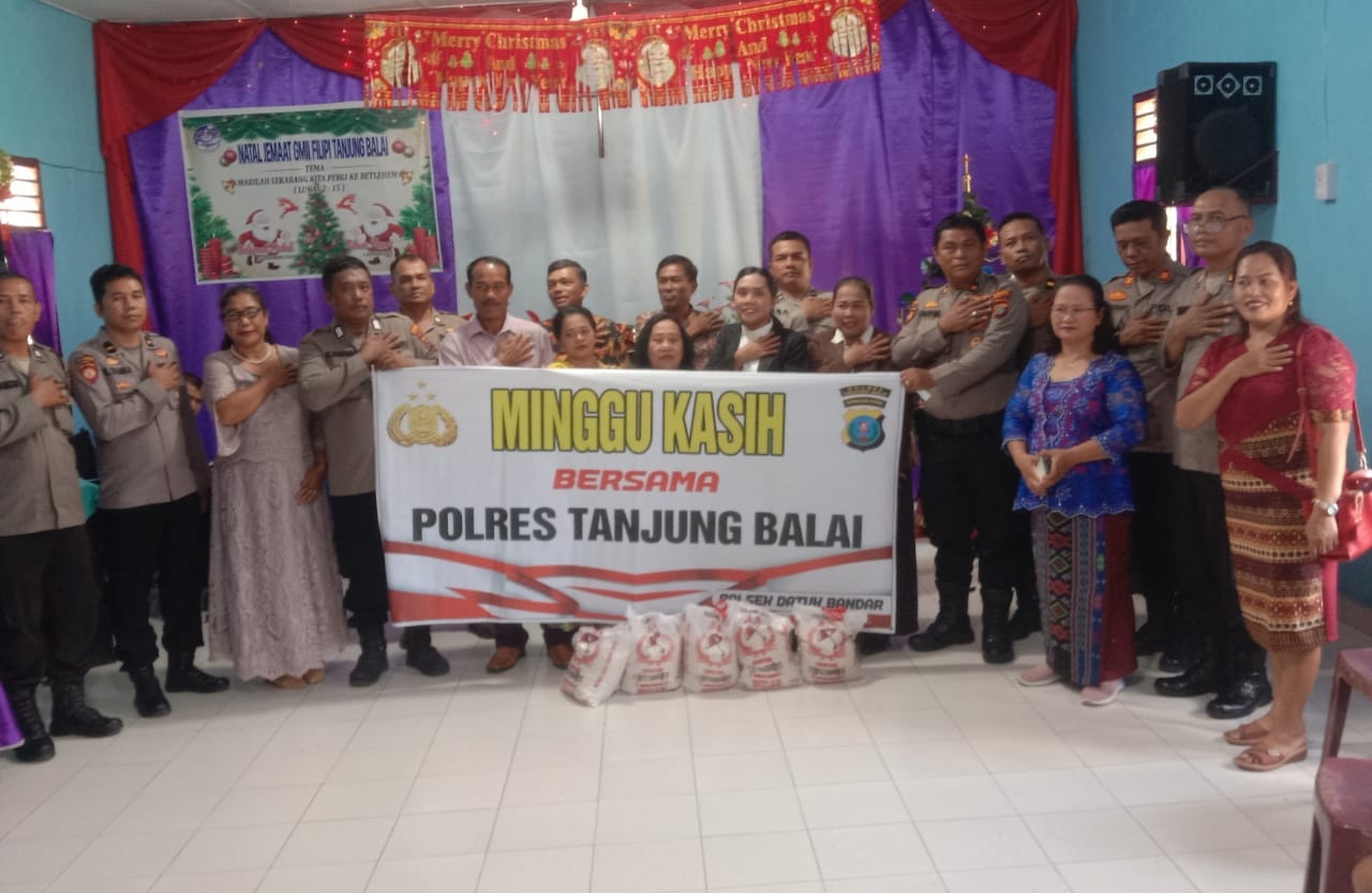 Polres Tanjung Balai Berikan Sembako Bagi Warga