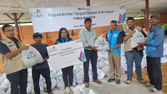 PLN UID Sumut Salurkan Bantuan dan Cek Kesehatan Warga Terdampak Longsor di Karo