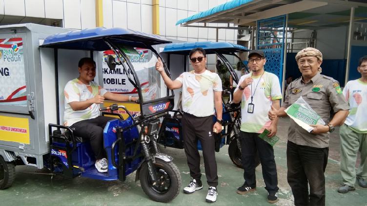 General Manager PLN UIP SBU, Hening Kyat Pamungkas (dua dari kiri) saat melaunching Poskamling Mobile pada acara Gathering Bersama Media di Kantor PLN UIP SBU Jalan Dr Cipto No 12 Kampung Anggrung, Kecamatan Medan Polonia, Medan, Rabu (11/12/2024) pagi.