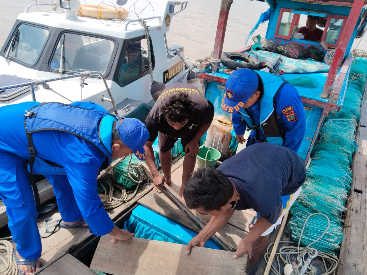 Cegah Pelaku Kejahatan di Perairan, Satpol Airud Polres Tanjung Monitoring Keluar Masuk Kapal