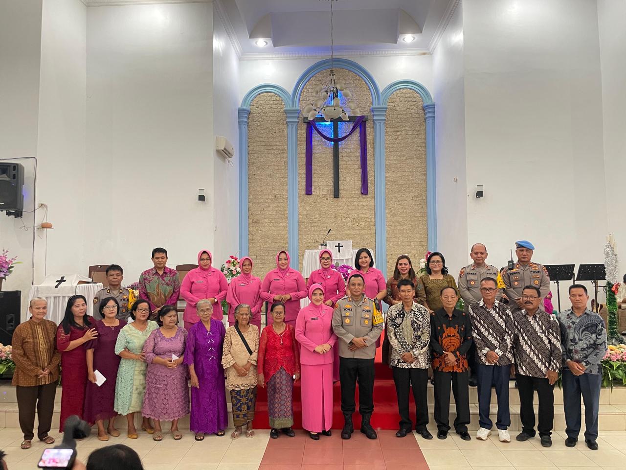Keluarga Besar Polres Tanjung Balai Rayakan Suka Cita Natal