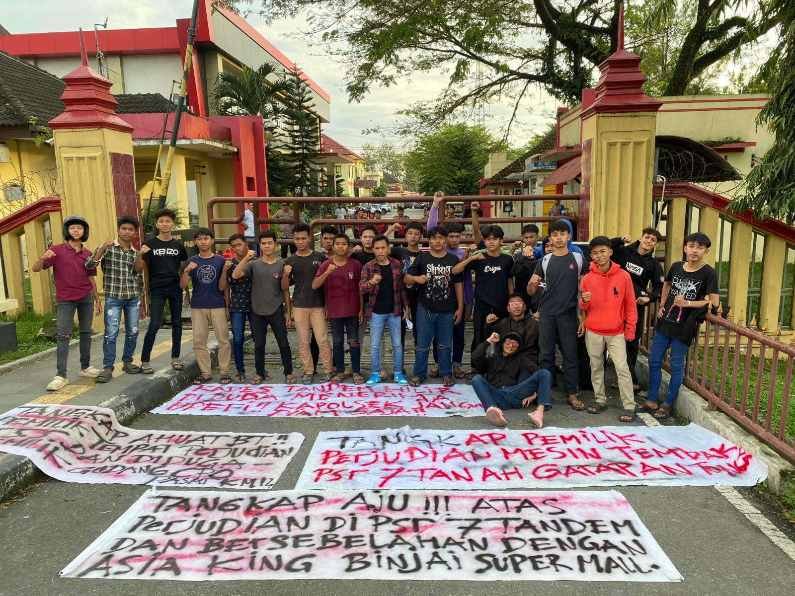 Terkait Maraknya Perjudian di Wilayah Binjai, KMMB Unjuk Rasa Ke Polda Sumut Minta AJU Ditangkap