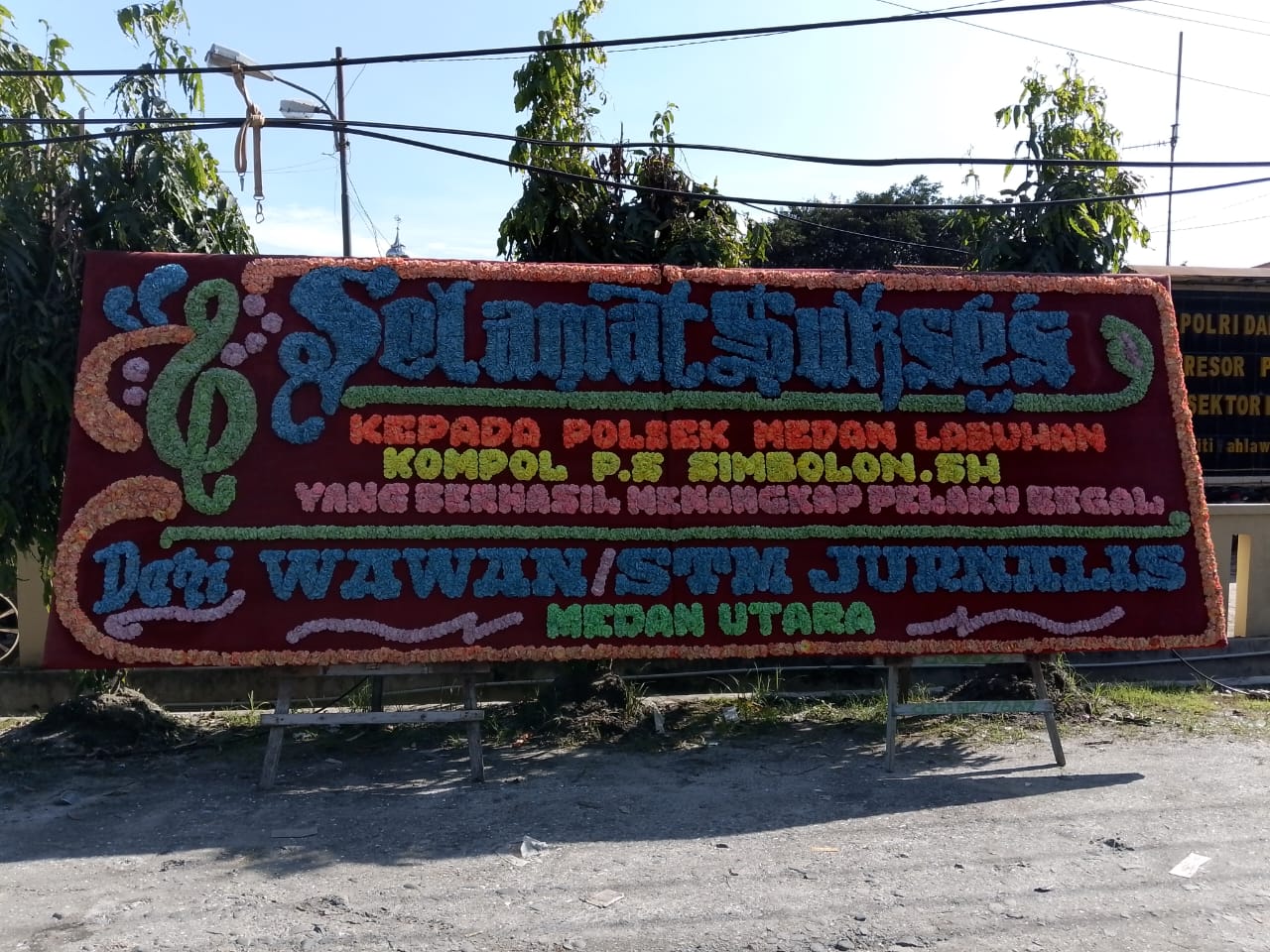 Berhasil Ungkap Kasus Begal Sadis Polsek Labuhan Dikirim Karangan Bunga