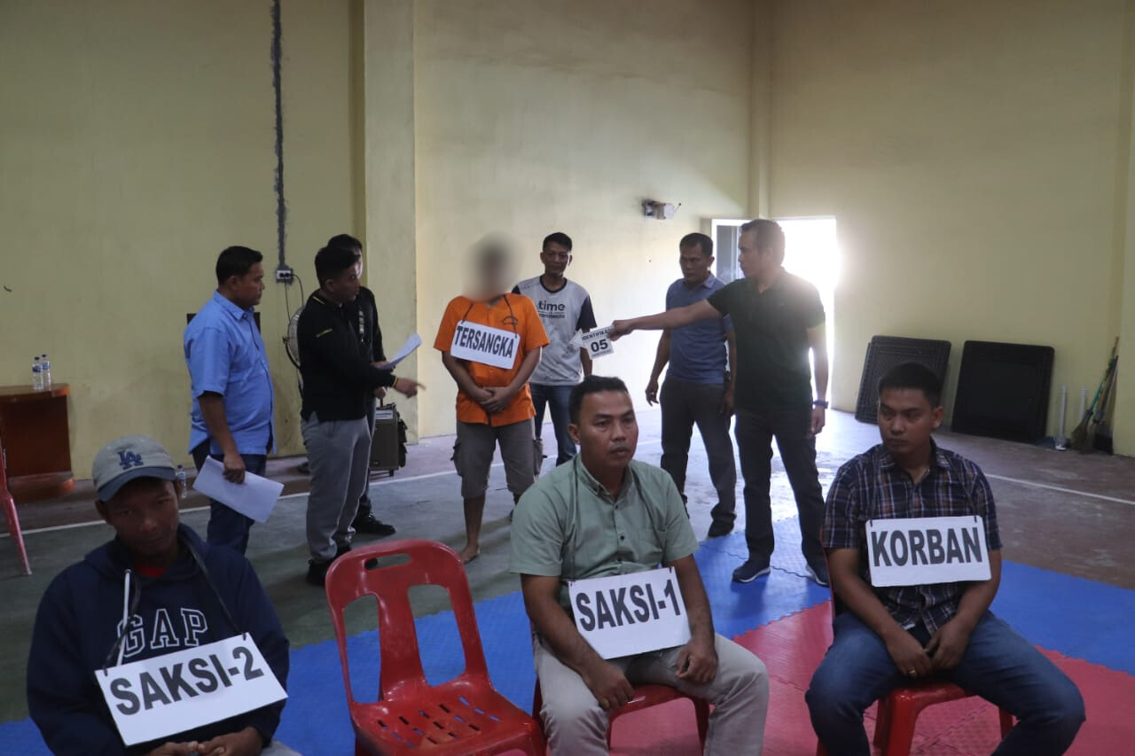 Polsek Padang Tualang Gelar Rekonstruksi Kasus Pembunuhan di Dusun Kampung I
