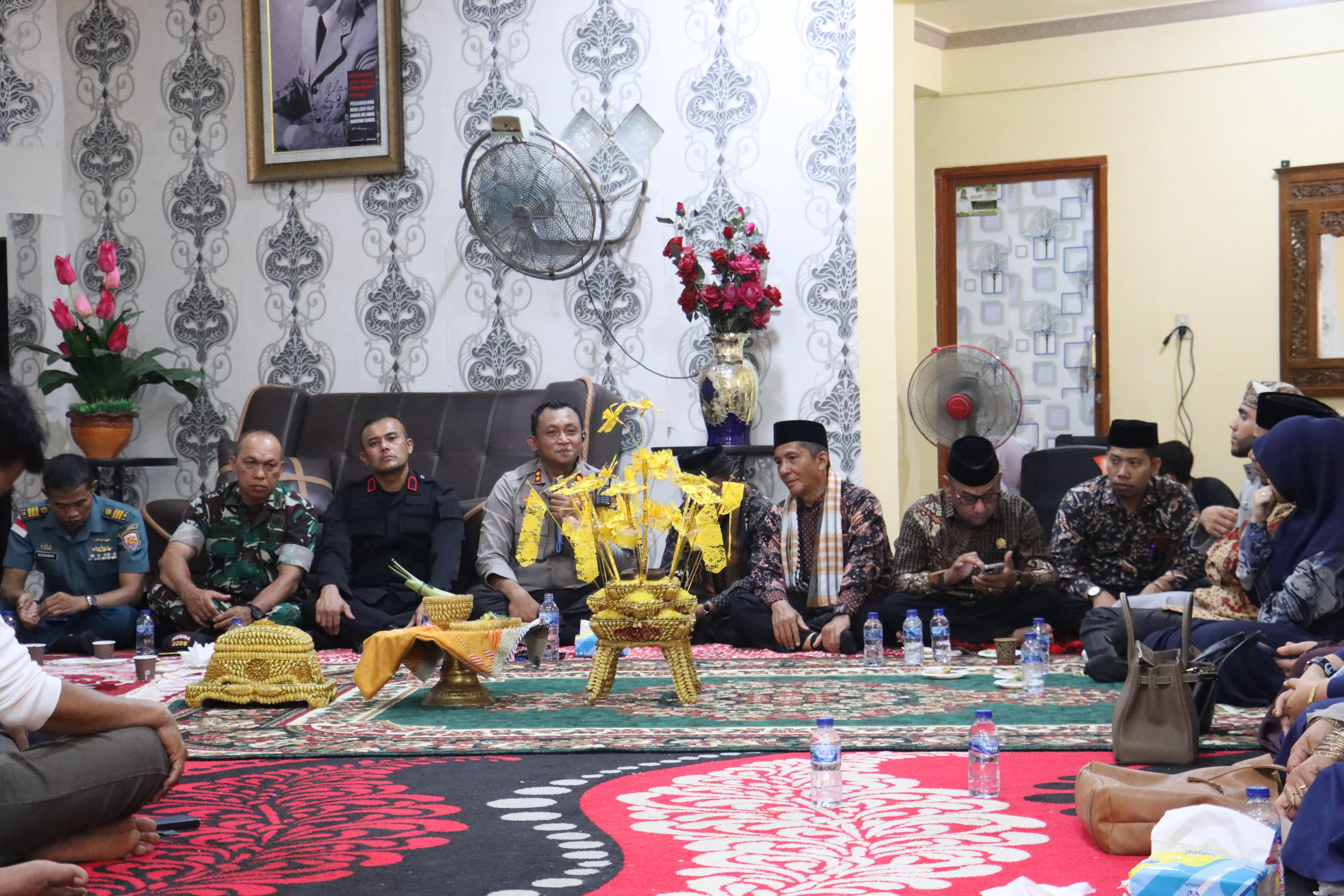 Perdamaian Dua Keluarga Besar Rasyid Ridho dan Hj.Lolom Dimediasi Kapolres Tanjungbalai.