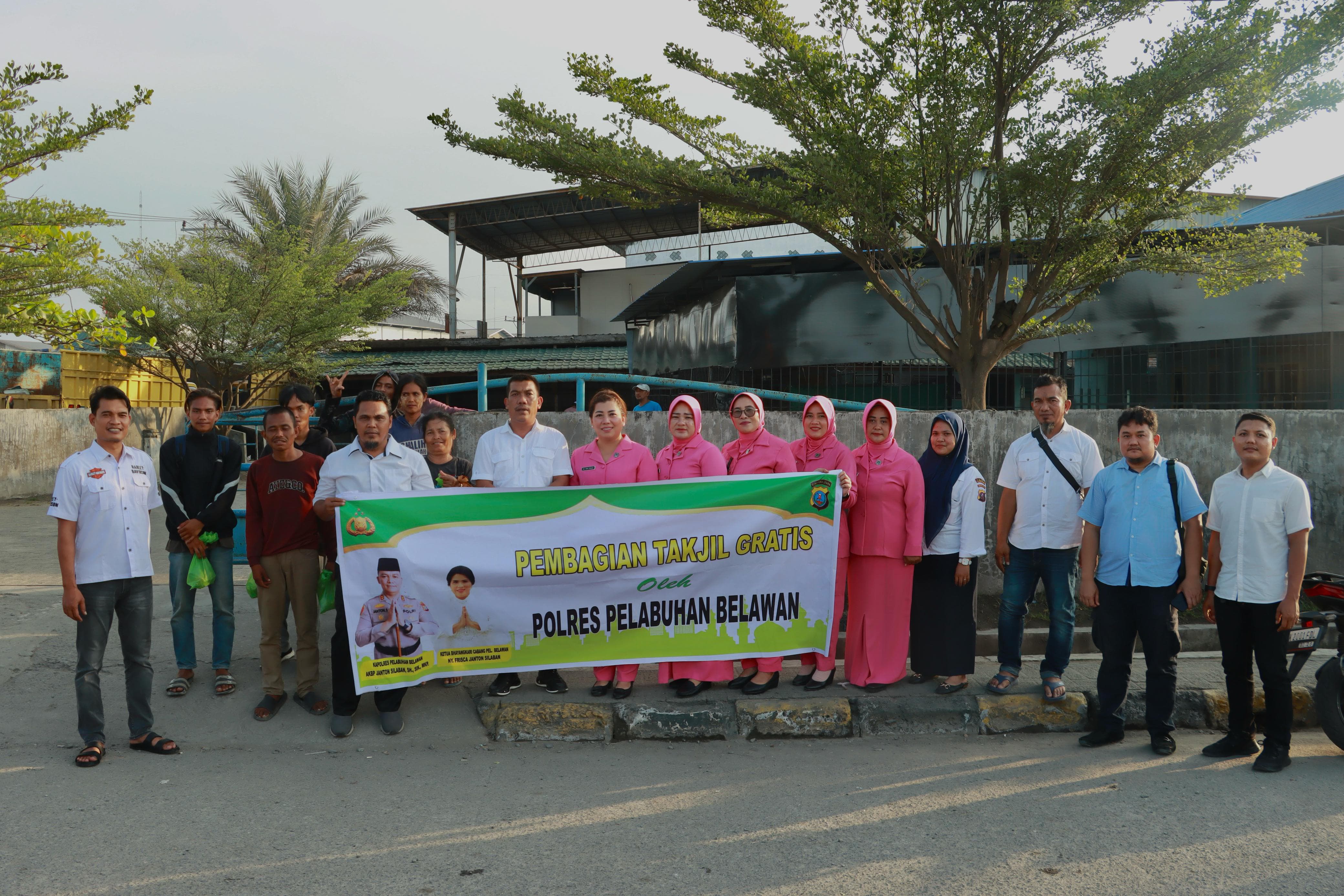 Polres Pelabuhan Belawan Gelar Kegiatan Berbagi Takjil