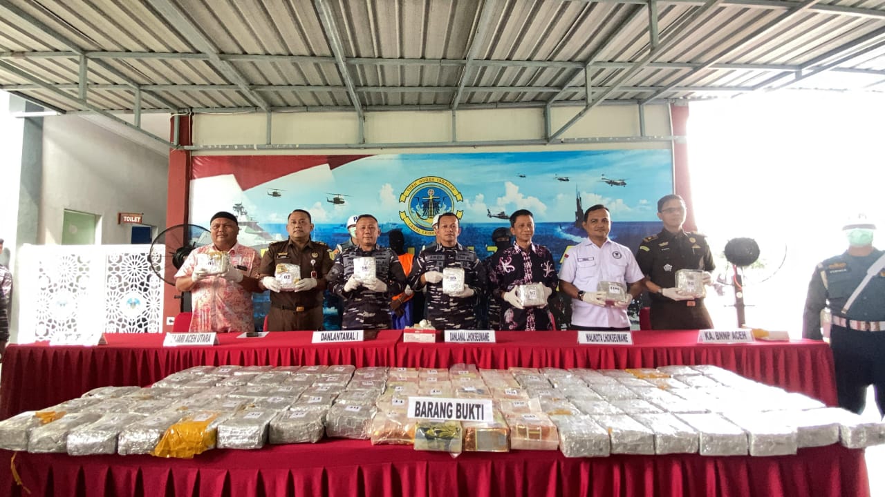 TNI AL Gagalkan Penyeludupan 100 Kg Sabu di Pantai Lhok Puuk Aceh