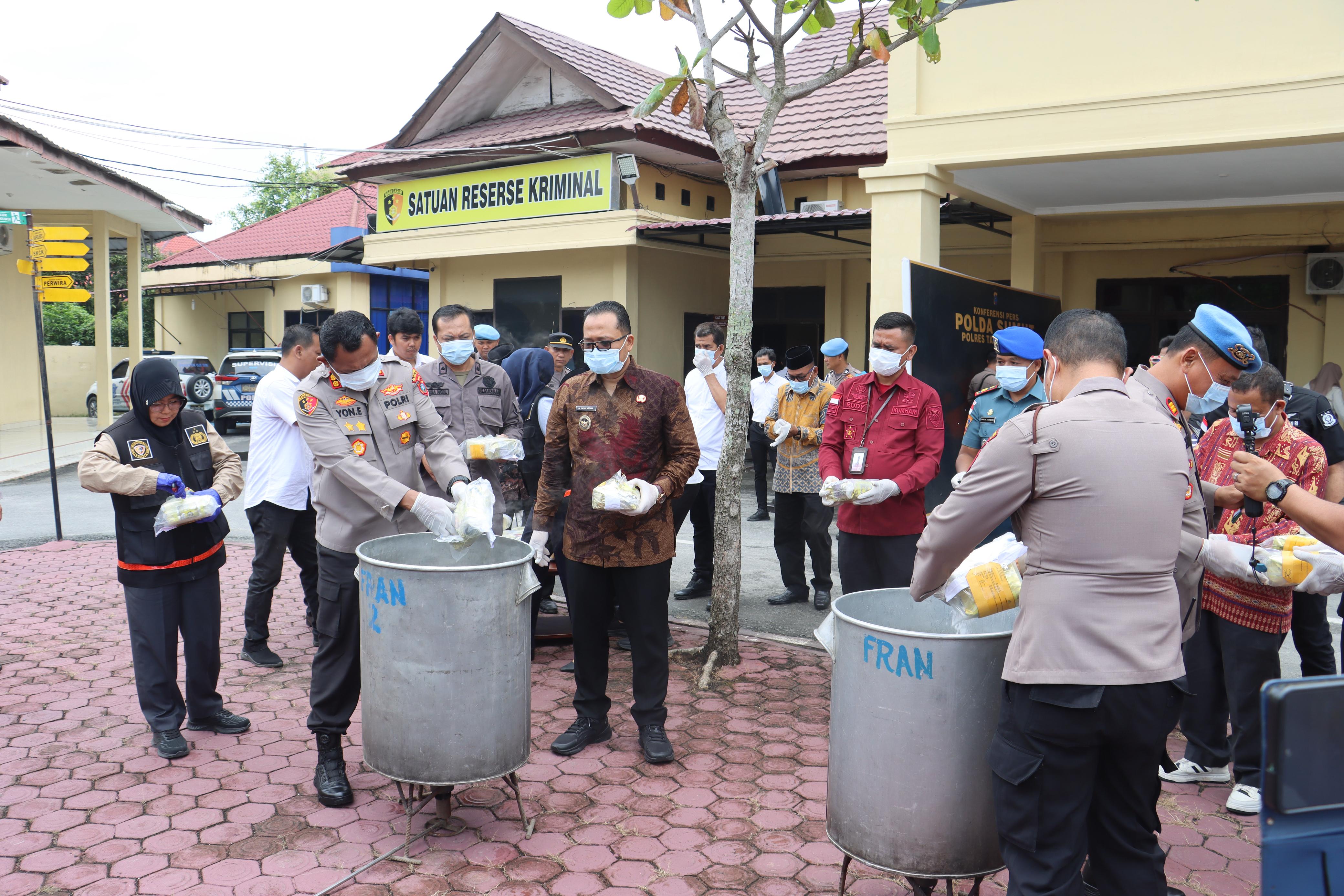 Polres Tanjung Balai Konferensi Pers Pemusnahan Barang Bukti Narkotika Sabu 29.627,52 gram