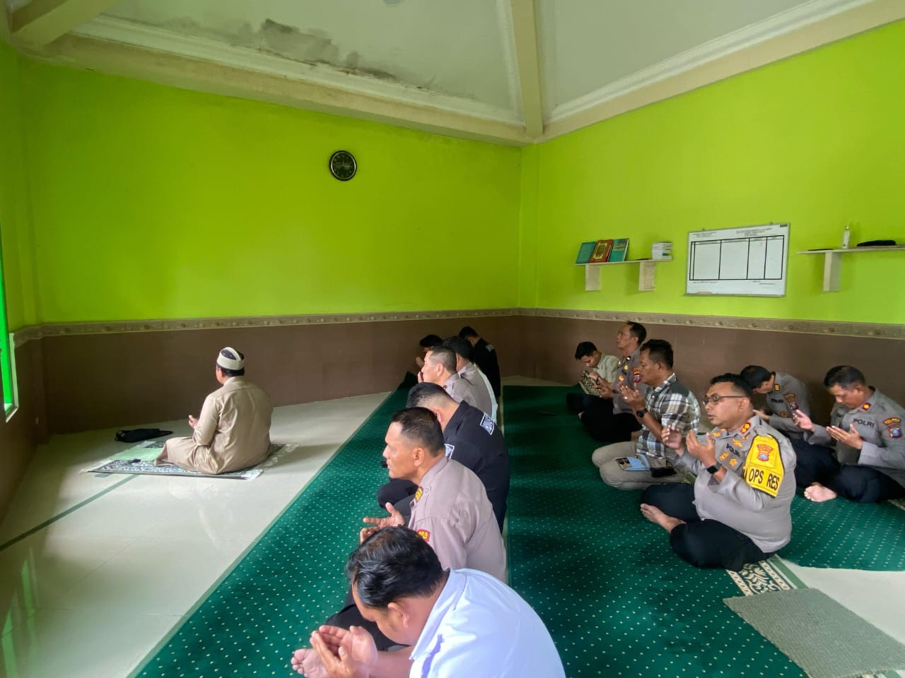 Kapolres Tanah Karo Bersama Personel, Shalat Ghaib Untuk 3 Anggota Polri Yang Gugur di Way Kanan