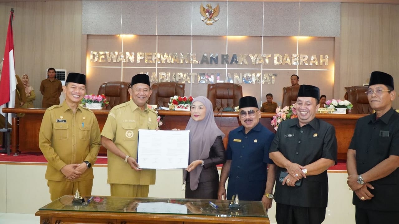 Syah Afandin Sampaikan LKPJ 2024 di Rapat Paripurna DPRD