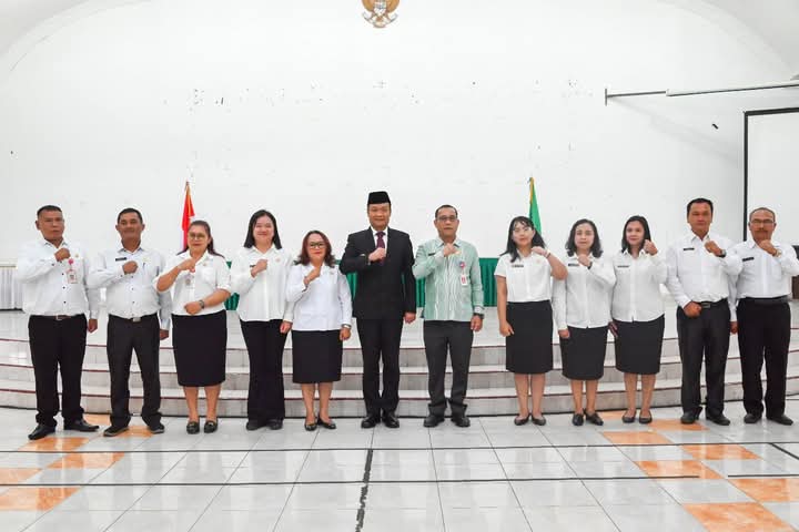 Bupati Humbahas Lantik 10 Pejabat Administrator dan Pengawas