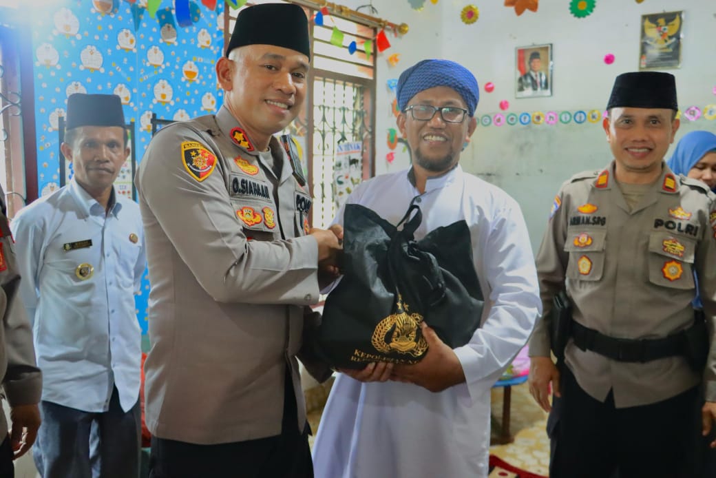 Kapolres Pelabuhan Belawan Silaturahmi ke Ketua MUI Hamparan Perak