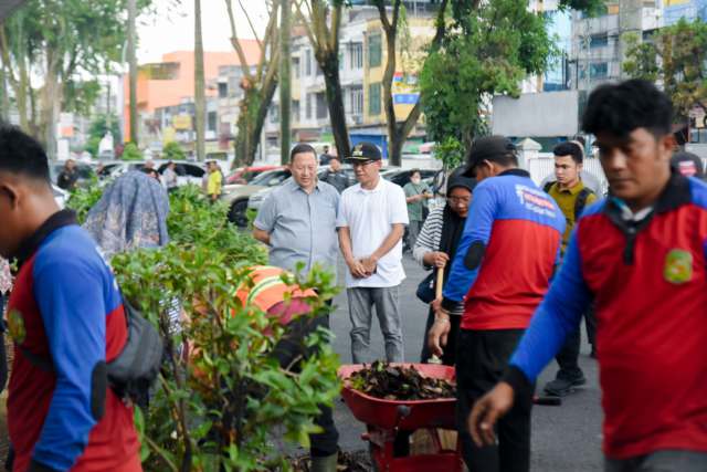 Zakiyuddin didampingi Dirut RSUD dr Pirngadi, Suhartono.