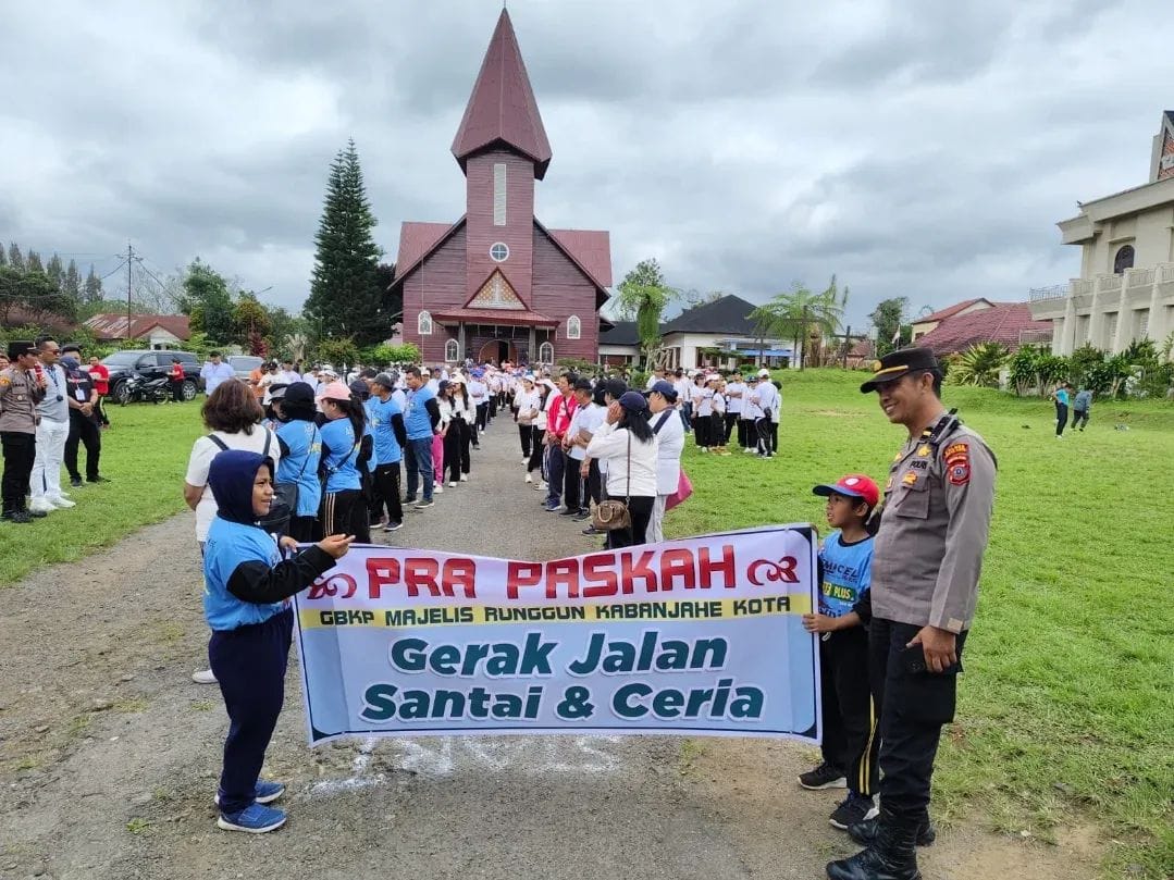 Polres Tanah Karo Amankan Pawai Gerak Jalan Santai Pra Paskah GBKP Runggun Kabanjahe